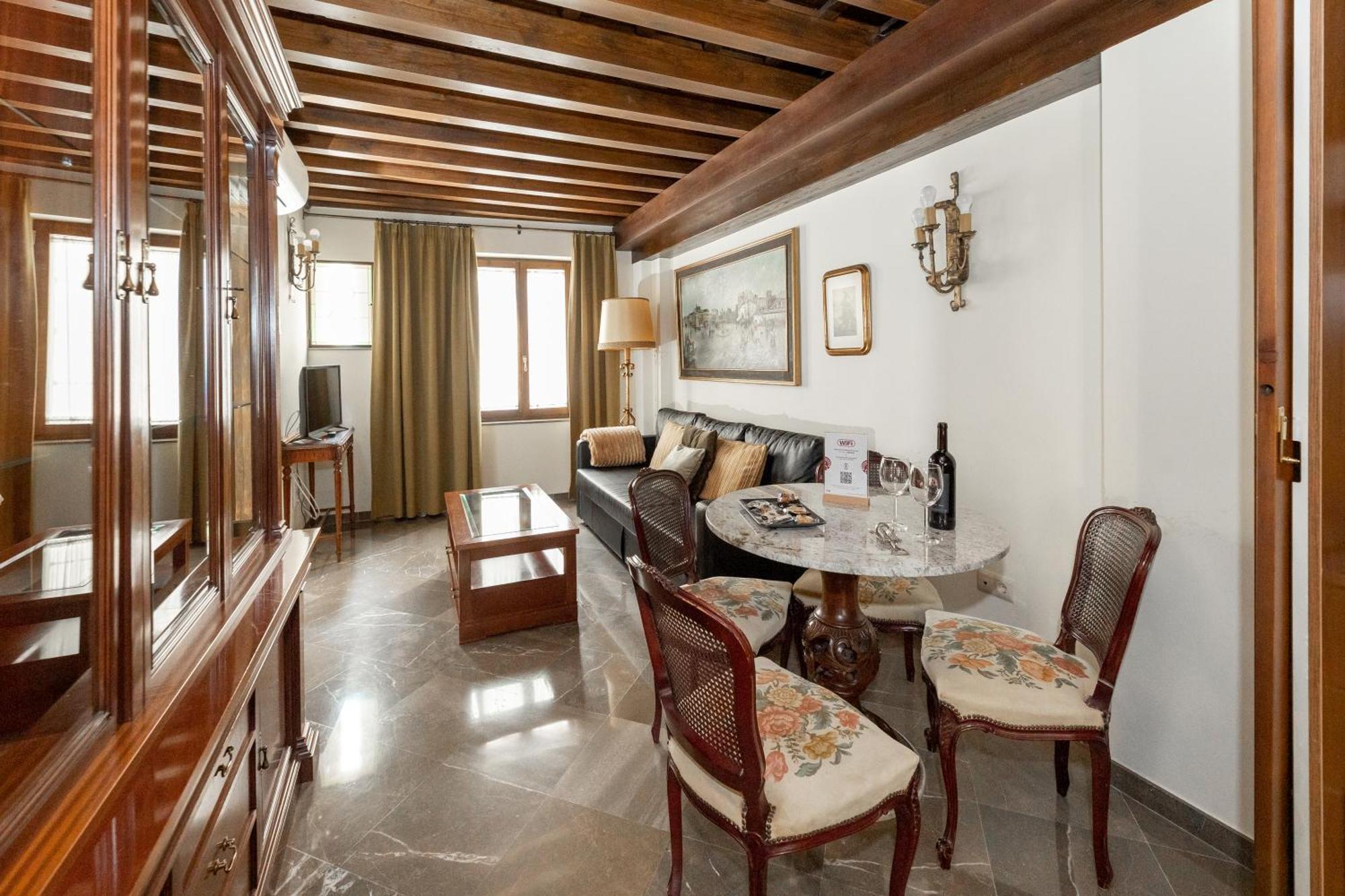 Apartamentos En Pleno Centro, Aljibe Rodrigo Del Campo 1C グラナダ エクステリア 写真